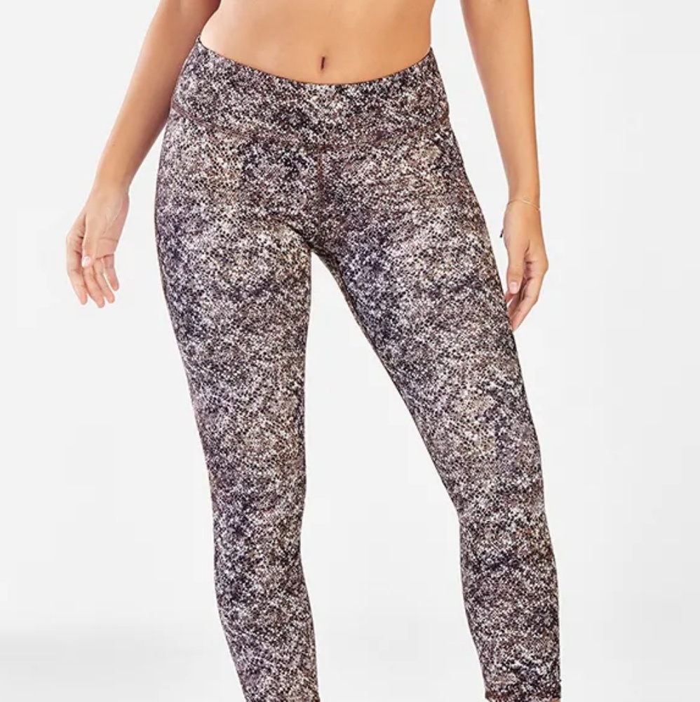 NWT Fabletics capri leggings
